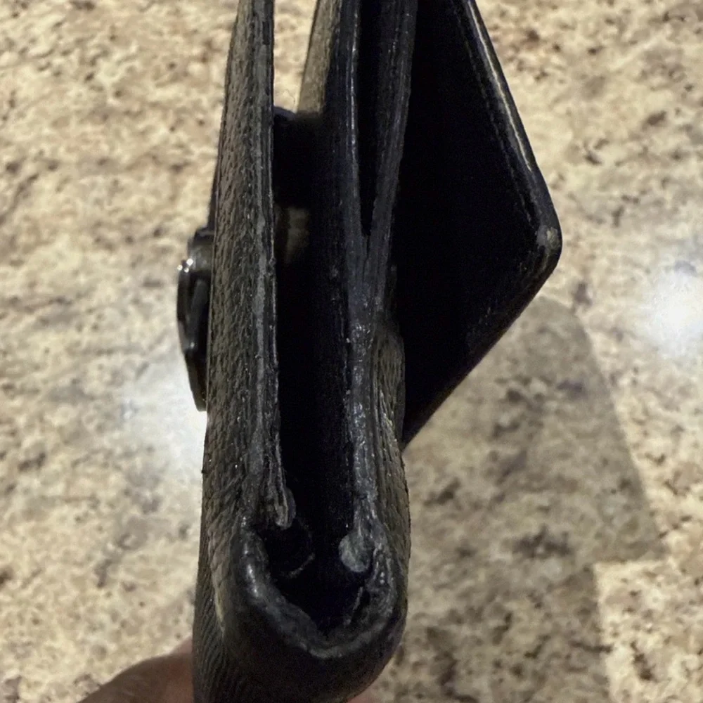 Vintage Gucci Men's Black Wallet with Silver Buckle